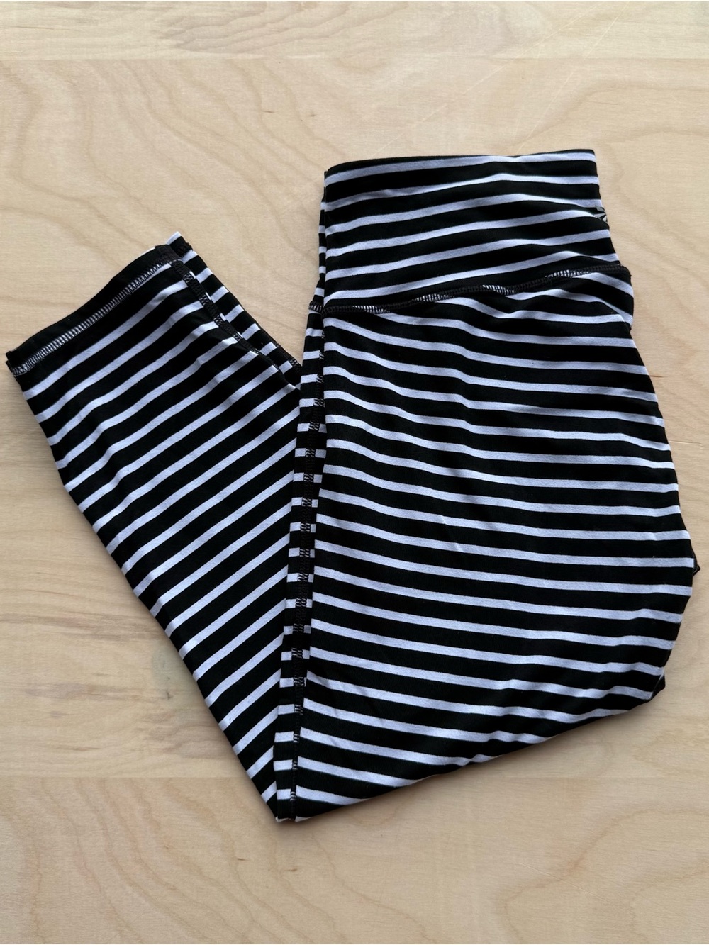 Athleta Black and White Striped Chaturanga Capri Leggings Women's size S